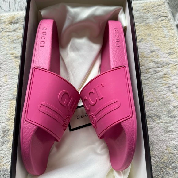 Women’s Gucci slides! - Picture 2 of 6